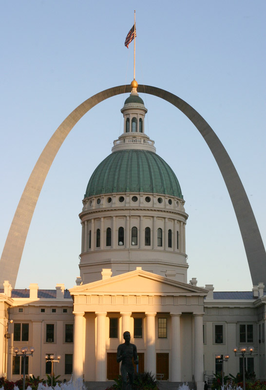 Gateway Arch and capitol building, St Louis Missouri